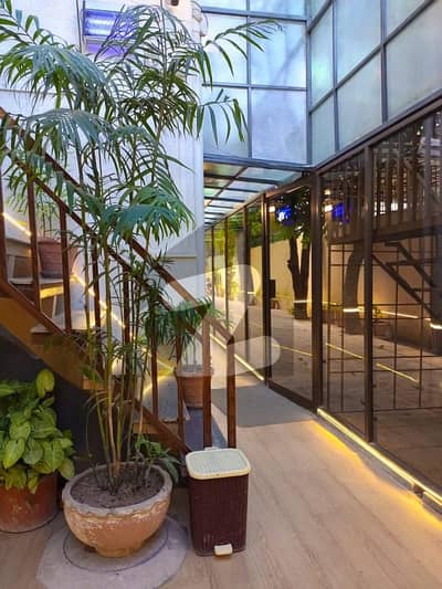 ایف ۔ 7 اسلام آباد میں 9 کمروں کا 1 کنال مکان 10.0 لاکھ میں کرایہ پر دستیاب ہے۔