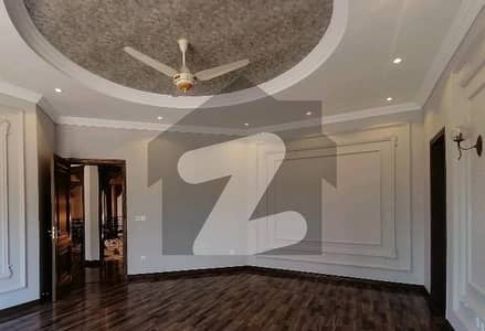 Allama Iqbal Town House Sized 2363 Square Feet For sale