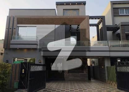 بحریہ ٹاؤن سیکٹر سی بحریہ ٹاؤن,لاہور میں 5 کمروں کا 10 مرلہ مکان 3.8 کروڑ میں برائے فروخت۔