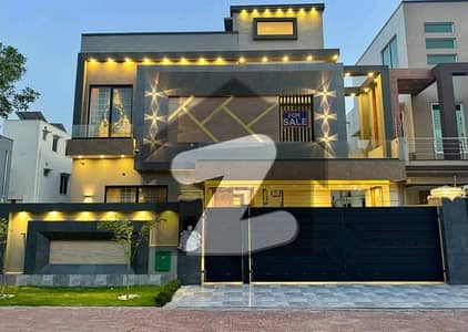 بحریہ ٹاؤن سیکٹر سی بحریہ ٹاؤن,لاہور میں 5 کمروں کا 10 مرلہ مکان 5.25 کروڑ میں برائے فروخت۔