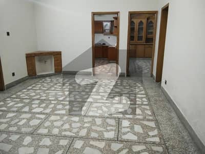 آئی ۔ 8 اسلام آباد میں 5 کمروں کا 12 مرلہ مکان 3.7 لاکھ میں کرایہ پر دستیاب ہے۔