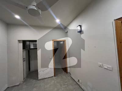 ڈی ۔ 12 اسلام آباد میں 3 کمروں کا 4 مرلہ مکان 1.3 لاکھ میں کرایہ پر دستیاب ہے۔