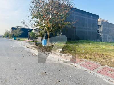 ٹاپ سٹی 1 - بلاک اے ٹاپ سٹی 1,اسلام آباد میں 10 مرلہ رہائشی پلاٹ 2.0 کروڑ میں برائے فروخت۔