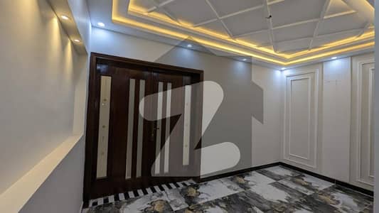 بحریہ ٹاؤن سیکٹر سی بحریہ ٹاؤن,لاہور میں 3 کمروں کا 14 مرلہ بالائی پورشن 85.0 ہزار میں کرایہ پر دستیاب ہے۔