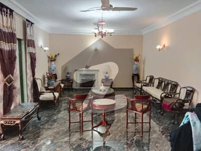 1 kanal beautiful upper portion available for rent Near H block commercial market and Defence mor DHA phase 1 Lahore