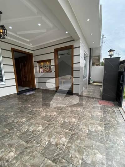 گلریز ہاؤسنگ سکیم راولپنڈی میں 3 کمروں کا 10 مرلہ زیریں پورشن 60.0 ہزار میں کرایہ پر دستیاب ہے۔