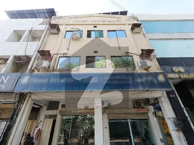 4 Marla Hall With Cabins Glass work