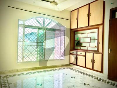 ڈی ایچ اے فیز 2 ڈیفنس (ڈی ایچ اے),لاہور میں 3 کمروں کا 1 کنال بالائی پورشن 85.0 ہزار میں کرایہ پر دستیاب ہے۔