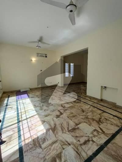 ایف ۔ 11 اسلام آباد میں 5 کمروں کا 2 مرلہ مکان 4.0 لاکھ میں کرایہ پر دستیاب ہے۔