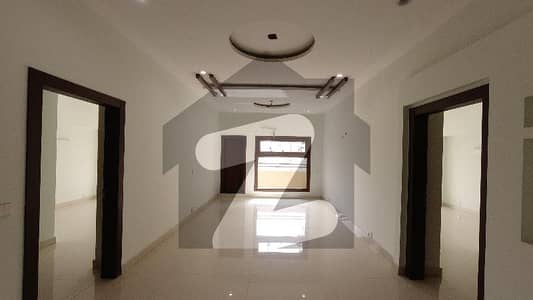 شاہراہِ قائدین کراچی میں 2 کمروں کا 7 مرلہ فلیٹ 4.25 کروڑ میں برائے فروخت۔