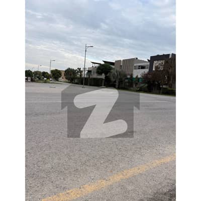 ڈی ایچ اے فیز 8 - بلاک ٹی فیز 8,ڈیفنس (ڈی ایچ اے),لاہور میں 1 کنال رہائشی پلاٹ 6.35 کروڑ میں برائے فروخت۔