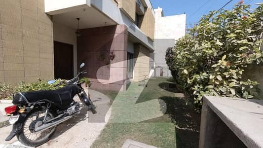 گلشنِ اقبال - بلاک 13 ڈی گلشنِ اقبال,گلشنِ اقبال ٹاؤن,کراچی میں 7 کمروں کا 1 کنال مکان 12.0 کروڑ میں برائے فروخت۔