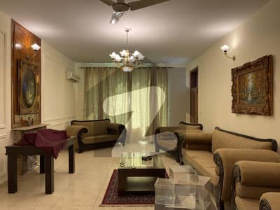 ایف ۔ 10 اسلام آباد میں 5 کمروں کا 1 کنال مکان 6.9 لاکھ میں کرایہ پر دستیاب ہے۔