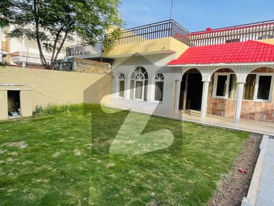 ایف ۔ 7 اسلام آباد میں 4 کمروں کا 1 کنال مکان 5.0 لاکھ میں کرایہ پر دستیاب ہے۔