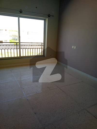 عمارکینیان ویوز اسلام آباد میں 3 کمروں کا 1 کنال بالائی پورشن 1.25 لاکھ میں کرایہ پر دستیاب ہے۔