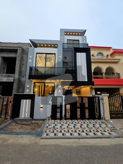 سٹی ہاؤسنگ سکیم جہلم میں 4 کمروں کا 5 مرلہ مکان 2.2 کروڑ میں برائے فروخت۔