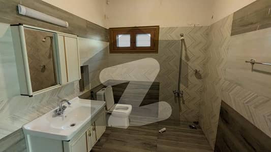 ڈی ایچ اے فیز 5 ڈی ایچ اے ڈیفینس,کراچی میں 2 کمروں کا 1 کنال بالائی پورشن 1.95 لاکھ میں کرایہ پر دستیاب ہے۔