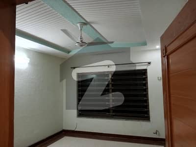 بحریہ ٹاؤن فیز 7 بحریہ ٹاؤن راولپنڈی,راولپنڈی میں 5 کمروں کا 10 مرلہ مکان 4.3 کروڑ میں برائے فروخت۔