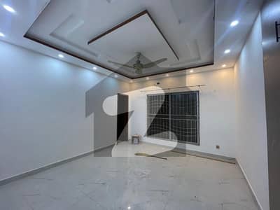 A BEAUTIFUL 20 MARLA HOUSE FOR RENT