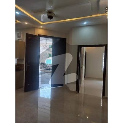 گلریز ہاؤسنگ سکیم راولپنڈی میں 4 کمروں کا 6 مرلہ مکان 3.25 کروڑ میں برائے فروخت۔