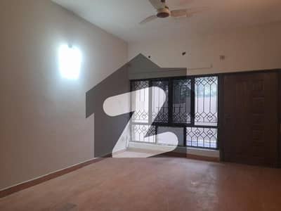 جی ۔ 8/2 جی ۔ 8,اسلام آباد میں 5 کمروں کا 9 مرلہ مکان 7.5 کروڑ میں برائے فروخت۔