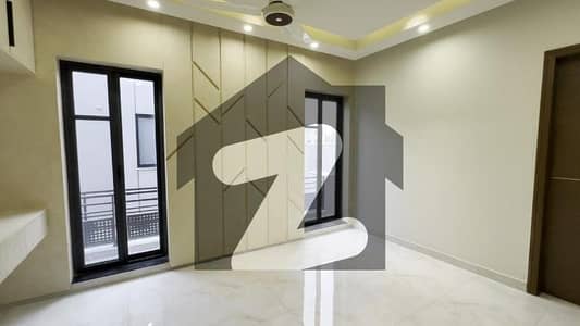 جی ۔ 8 اسلام آباد میں 5 کمروں کا 12 مرلہ مکان 11.0 کروڑ میں برائے فروخت۔