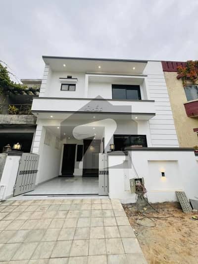 ڈی ایچ اے ڈیفینس فیز 2 ڈی ایچ اے ڈیفینس,اسلام آباد میں 3 کمروں کا 6 مرلہ مکان 4.6 کروڑ میں برائے فروخت۔