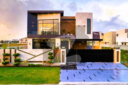 On Excellent Location DHA Phase 4 - Luxury Living House Sized 10 Marla Is Available