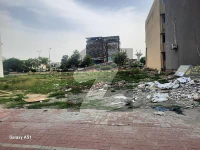 ڈی ایچ اے فیز 8 سابقہ ایئر ایوینیو ڈی ایچ اے فیز 8,ڈی ایچ اے ڈیفینس,لاہور میں 8 مرلہ کمرشل پلاٹ 5.5 کروڑ میں برائے فروخت۔