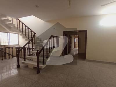 ایف ۔ 10 اسلام آباد میں 7 کمروں کا 1 کنال مکان 5.8 لاکھ میں کرایہ پر دستیاب ہے۔