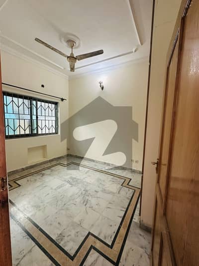 House for Sale in G-11/3, Size (20x40)