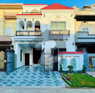 سٹی ہاؤسنگ سوسائٹی گوجرانوالہ میں 4 کمروں کا 5 مرلہ مکان 2.85 کروڑ میں برائے فروخت۔