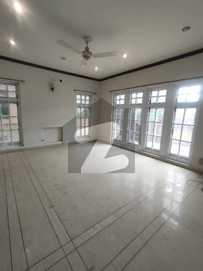 ای ۔ 11 اسلام آباد میں 3 کمروں کا 1 کنال زیریں پورشن 1.65 لاکھ میں کرایہ پر دستیاب ہے۔ ای ۔ 11 اسلام آباد میں 3 کمروں کا 1 کنال زیریں پورشن 1.65 لاکھ میں کرایہ پر دستیاب ہے۔