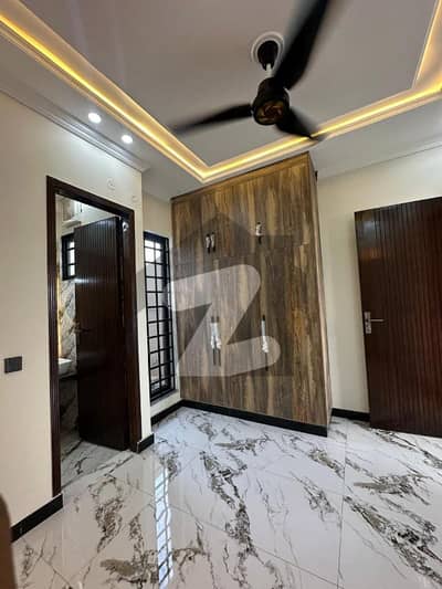 آرکیٹیکٹس انجنیئرز ہاؤسنگ سوسائٹی لاہور میں 2 کمروں کا 5 مرلہ زیریں پورشن 50.0 ہزار میں کرایہ پر دستیاب ہے۔