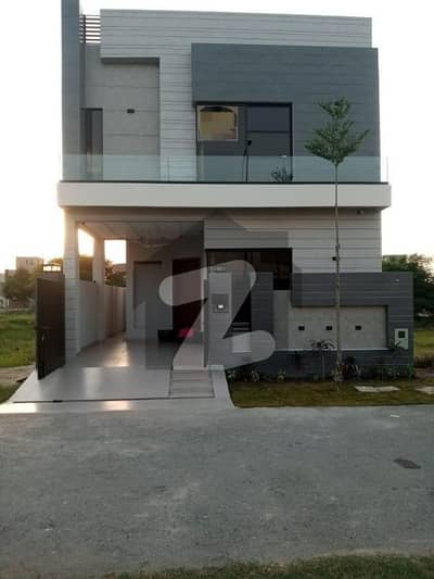 ڈی ایچ اے 9 ٹاؤن ڈیفنس (ڈی ایچ اے),لاہور میں 3 کمروں کا 5 مرلہ مکان 1.0 لاکھ میں کرایہ پر دستیاب ہے۔