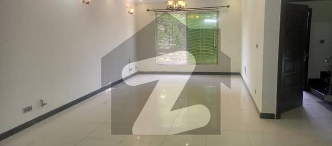 ایف ۔ 11/3 ایف ۔ 11,اسلام آباد میں 5 کمروں کا 10 مرلہ مکان 3.0 لاکھ میں کرایہ پر دستیاب ہے۔