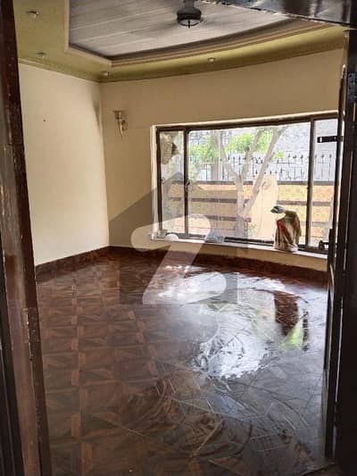 ٹی اینڈ ٹی آبپارہ ہاؤسنگ سوسائٹی لاہور میں 3 کمروں کا 10 مرلہ مکان 3.1 کروڑ میں برائے فروخت۔