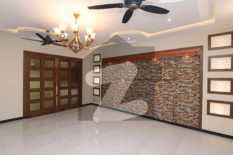 میڈیا ٹاؤن راولپنڈی میں 12 مرلہ زیریں پورشن 90.0 ہزار میں کرایہ پر دستیاب ہے۔ میڈیا ٹاؤن راولپنڈی میں 12 مرلہ زیریں پورشن 90.0 ہزار میں کرایہ پر دستیاب ہے۔