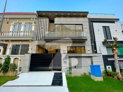 ڈی ایچ اے 9 ٹاؤن ڈیفنس (ڈی ایچ اے),لاہور میں 3 کمروں کا 5 مرلہ مکان 2.35 کروڑ میں برائے فروخت۔