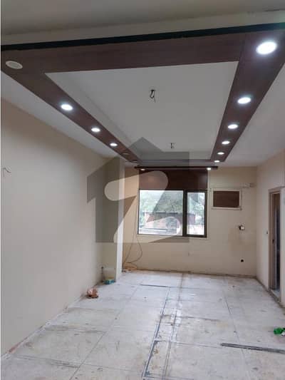 گلبرگ 3 گلبرگ,لاہور میں 1 کمرے کا 2 مرلہ دفتر 65.0 ہزار میں کرایہ پر دستیاب ہے۔