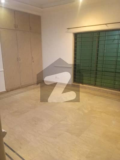 10 Marla House available for rent