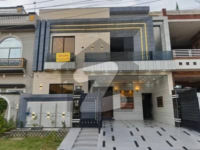 ایل ڈی اے ایوینیو ۔ بلاک جے ایل ڈی اے ایوینیو,لاہور میں 5 کمروں کا 10 مرلہ مکان 4.2 کروڑ میں برائے فروخت۔