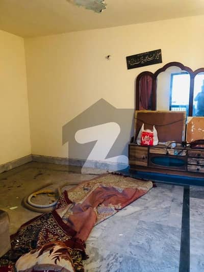 4 Marla Old House For Sale In Haseeb Shahed Colony.