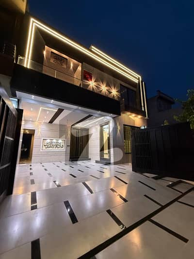 پنجاب یونیورسٹی ایمپلائیز سوسائٹی لاہور میں 5 کمروں کا 10 مرلہ مکان 4.35 کروڑ میں برائے فروخت۔