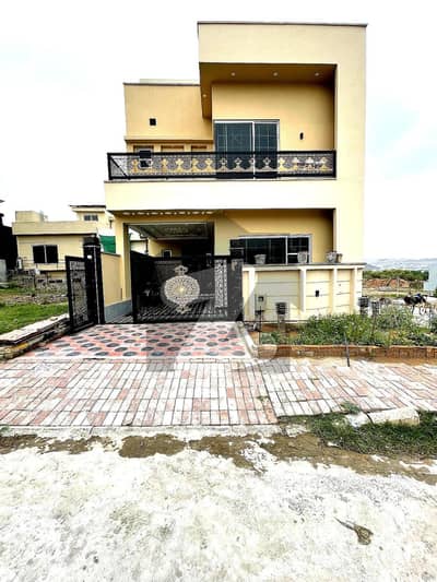 6 Marla Corner Brand New House For Sale