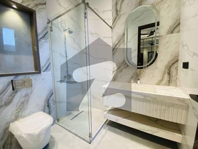 ڈی ایچ اے فیز 5 - بلاک ایل فیز 5,ڈیفنس (ڈی ایچ اے),لاہور میں 4 کمروں کا 10 مرلہ مکان 2.0 لاکھ میں کرایہ پر دستیاب ہے۔