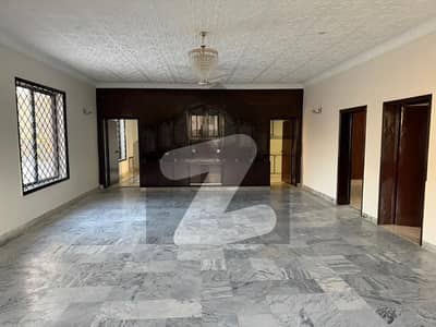 گارڈن ٹاؤن لاہور میں 5 کمروں کا 1 کنال مکان 2.75 لاکھ میں کرایہ پر دستیاب ہے۔