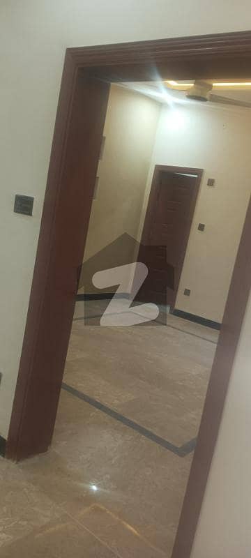 ایچ ۔ 13 اسلام آباد میں 5 کمروں کا 5 مرلہ مکان 2.5 کروڑ میں برائے فروخت۔