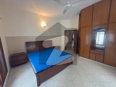 ایف ۔ 7 اسلام آباد میں 3 کمروں کا 1 کنال بالائی پورشن 2.8 لاکھ میں کرایہ پر دستیاب ہے۔