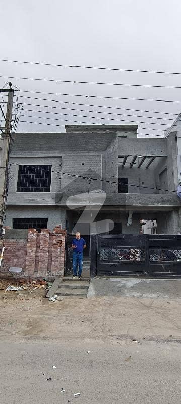 بیکن ہاؤس سوسائٹی - بلاک بی بیکن ہاؤس سوسائٹی,لاہور میں 5 کمروں کا 10 مرلہ مکان 2.75 کروڑ میں برائے فروخت۔